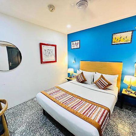 Hotel Golden Saffron By Qotel-Punjabi Bagh Nuova Delhi Esterno foto