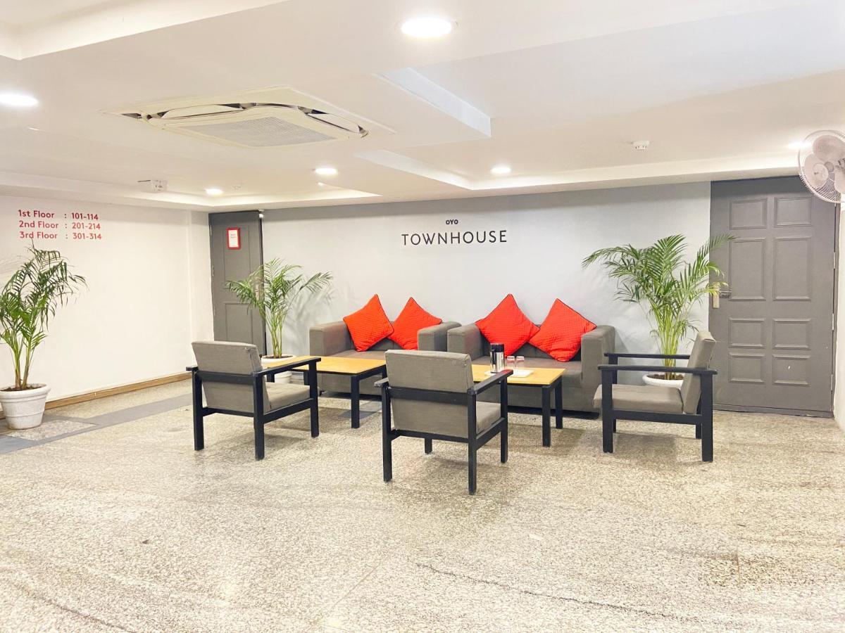 Hotel Golden Saffron By Qotel-Punjabi Bagh Nuova Delhi Esterno foto