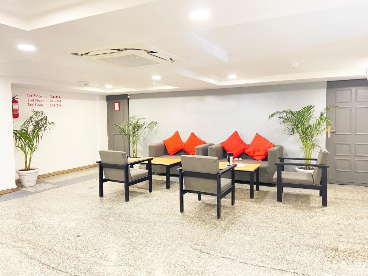 Hotel Golden Saffron By Qotel-Punjabi Bagh Nuova Delhi Esterno foto