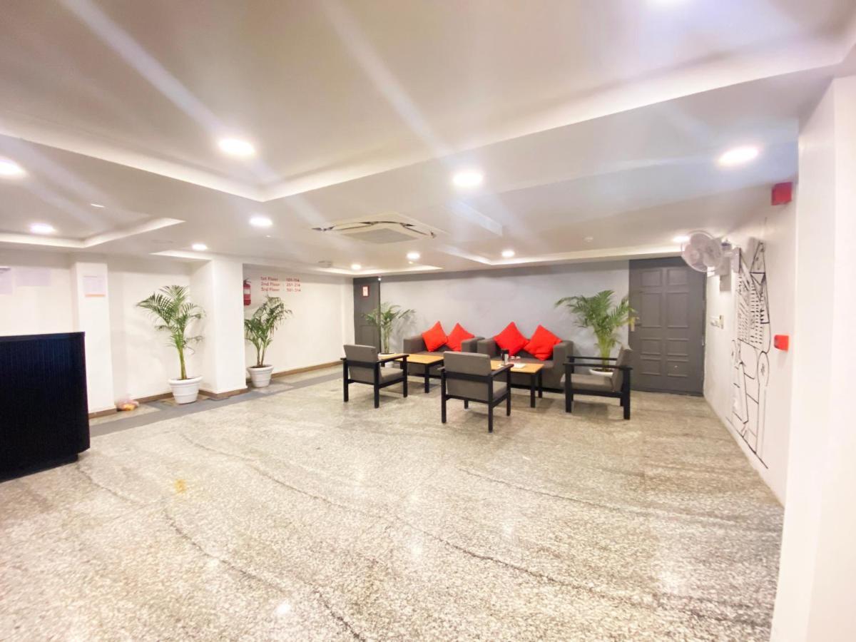 Hotel Golden Saffron By Qotel-Punjabi Bagh Nuova Delhi Esterno foto