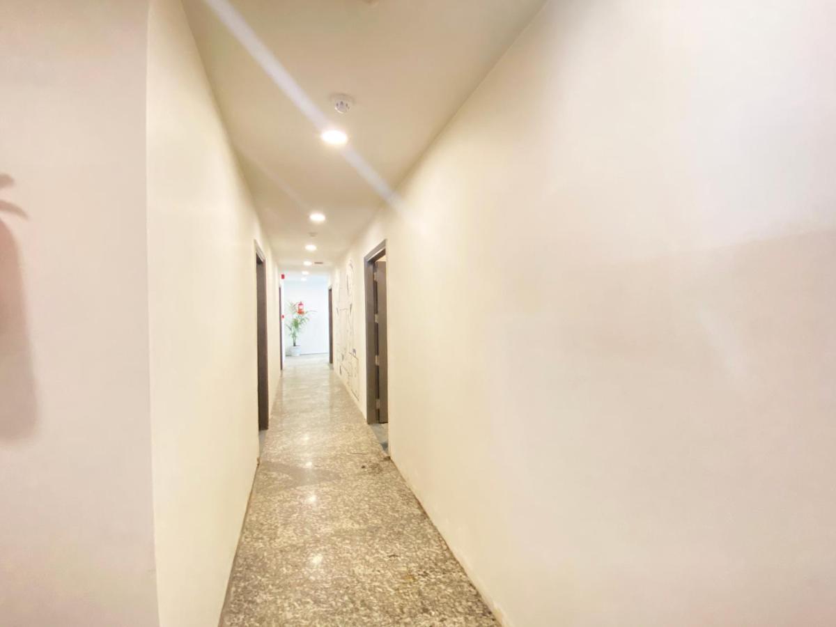Hotel Golden Saffron By Qotel-Punjabi Bagh Nuova Delhi Esterno foto
