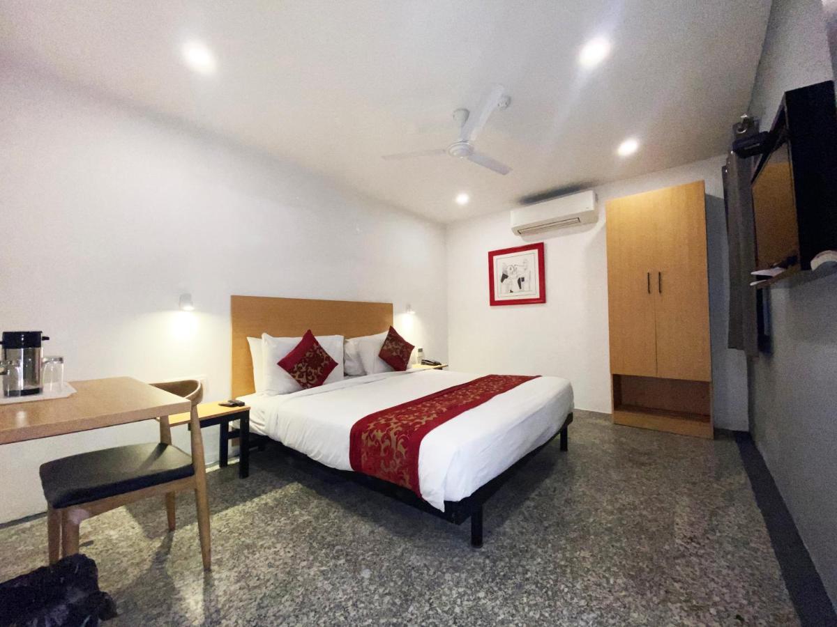 Hotel Golden Saffron By Qotel-Punjabi Bagh Nuova Delhi Esterno foto