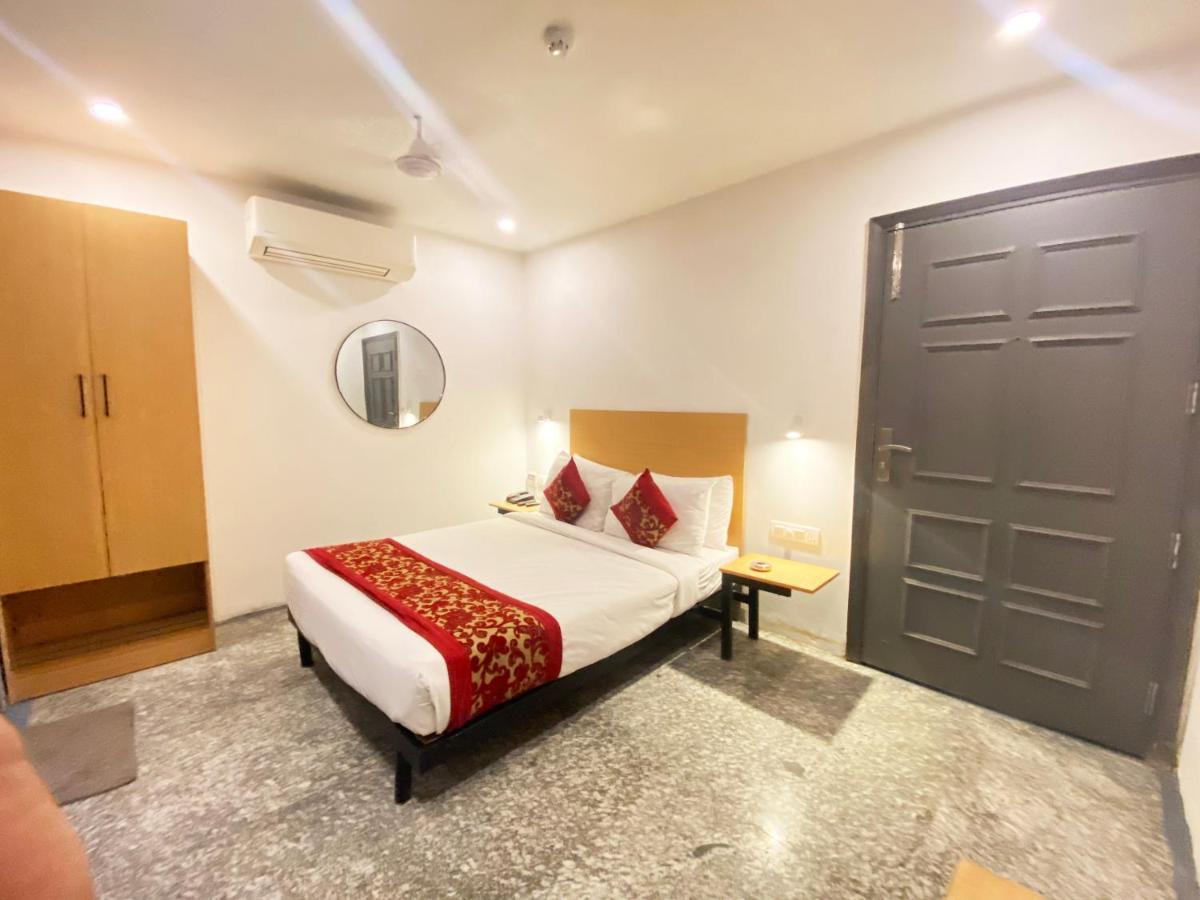 Hotel Golden Saffron By Qotel-Punjabi Bagh Nuova Delhi Esterno foto