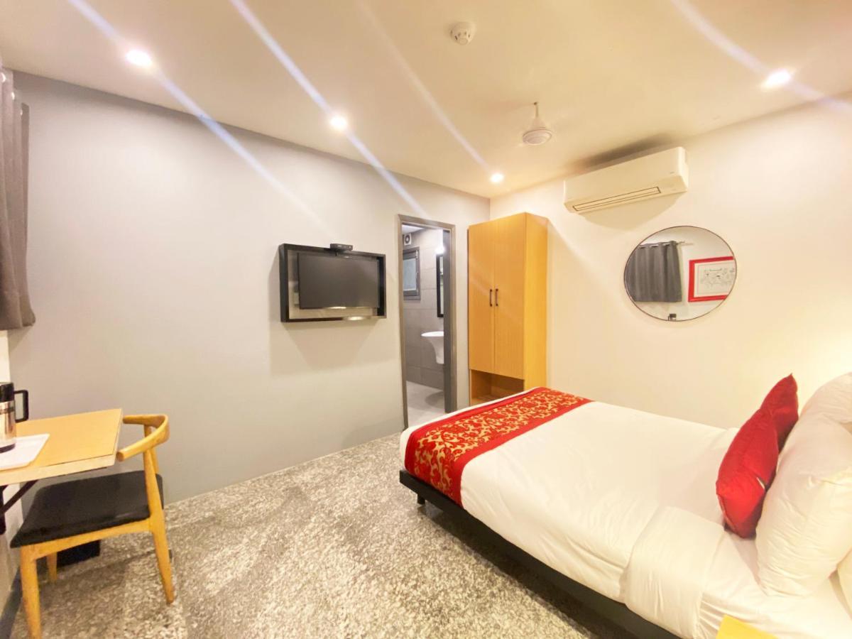 Hotel Golden Saffron By Qotel-Punjabi Bagh Nuova Delhi Esterno foto