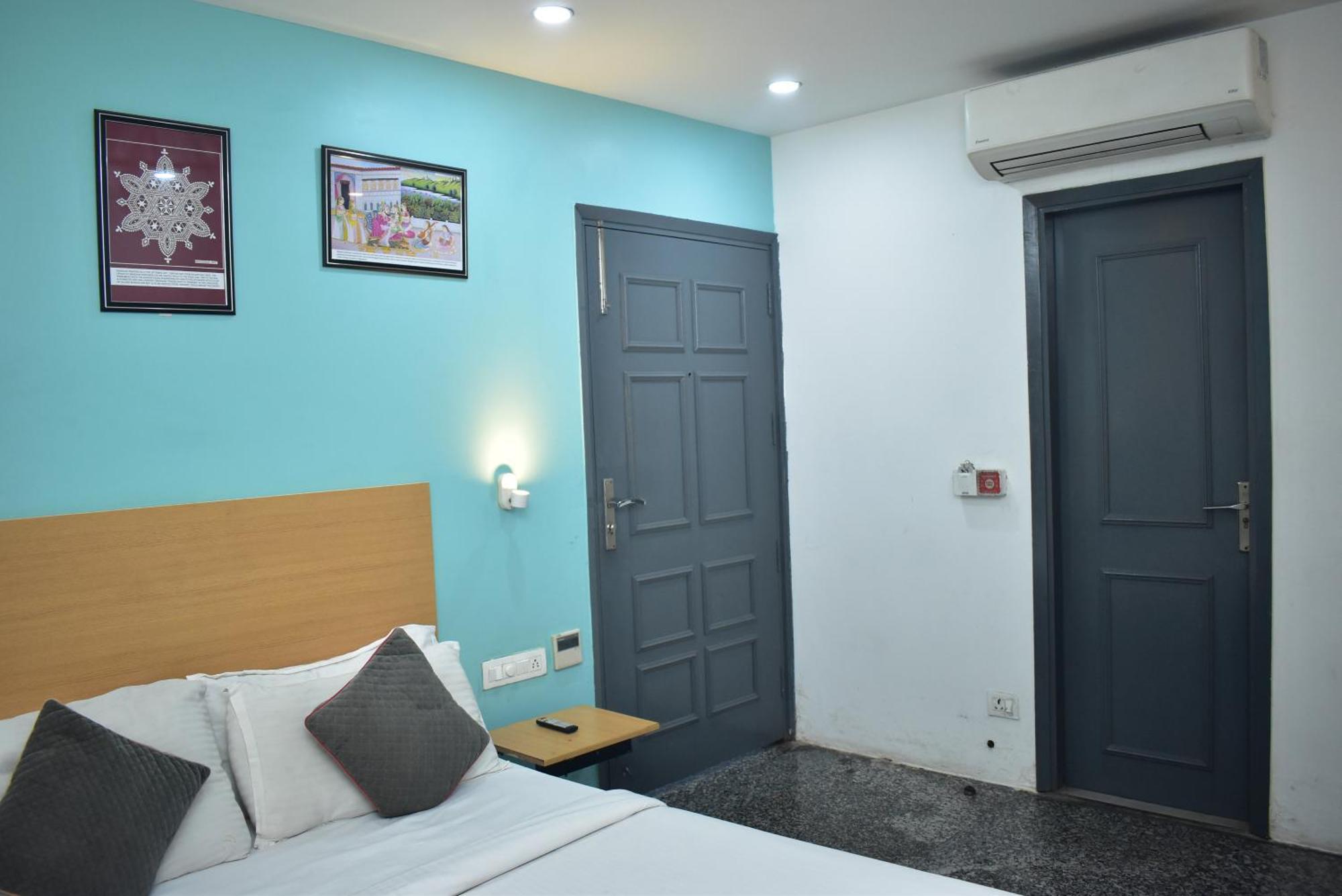 Hotel Golden Saffron By Qotel-Punjabi Bagh Nuova Delhi Esterno foto