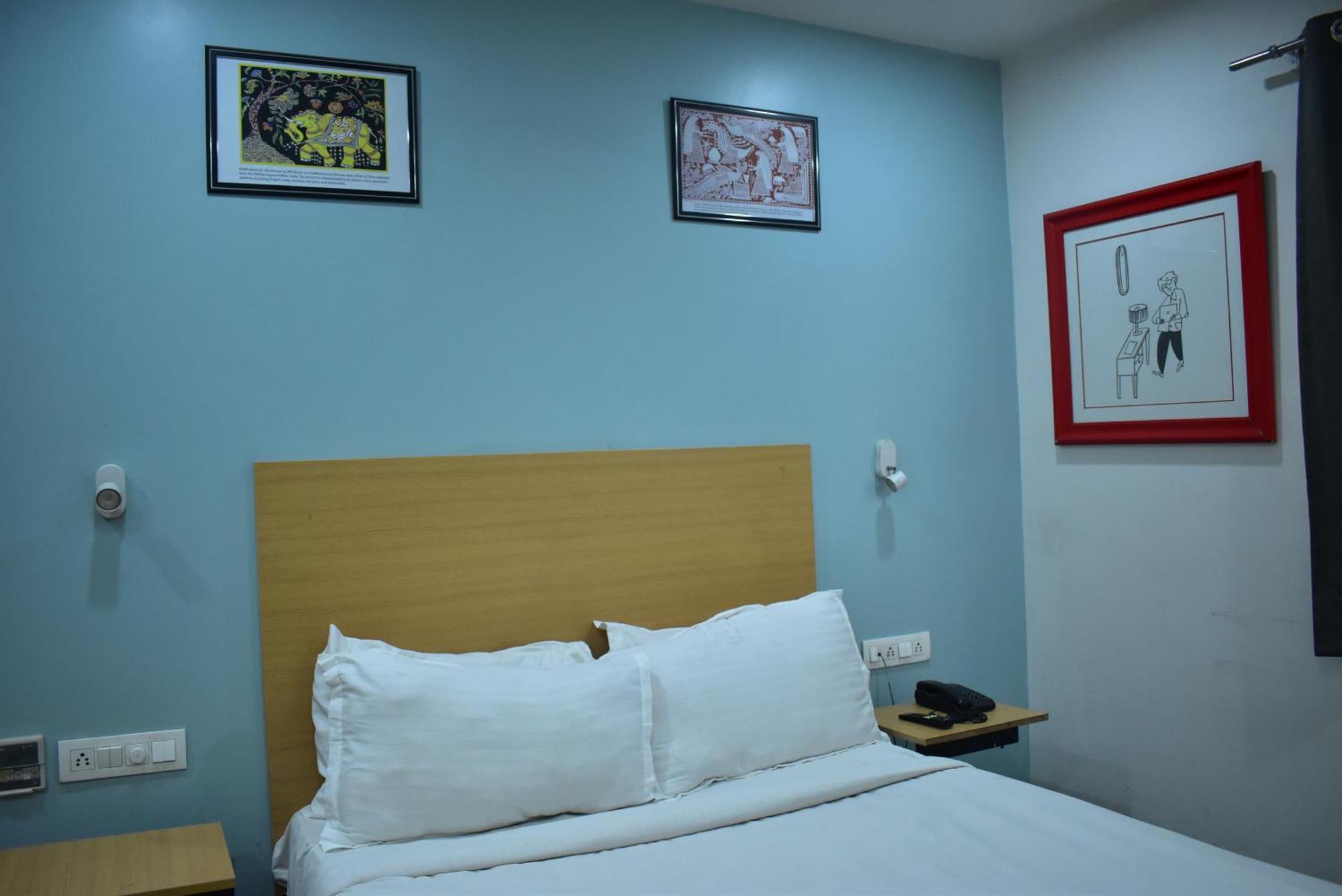 Hotel Golden Saffron By Qotel-Punjabi Bagh Nuova Delhi Esterno foto