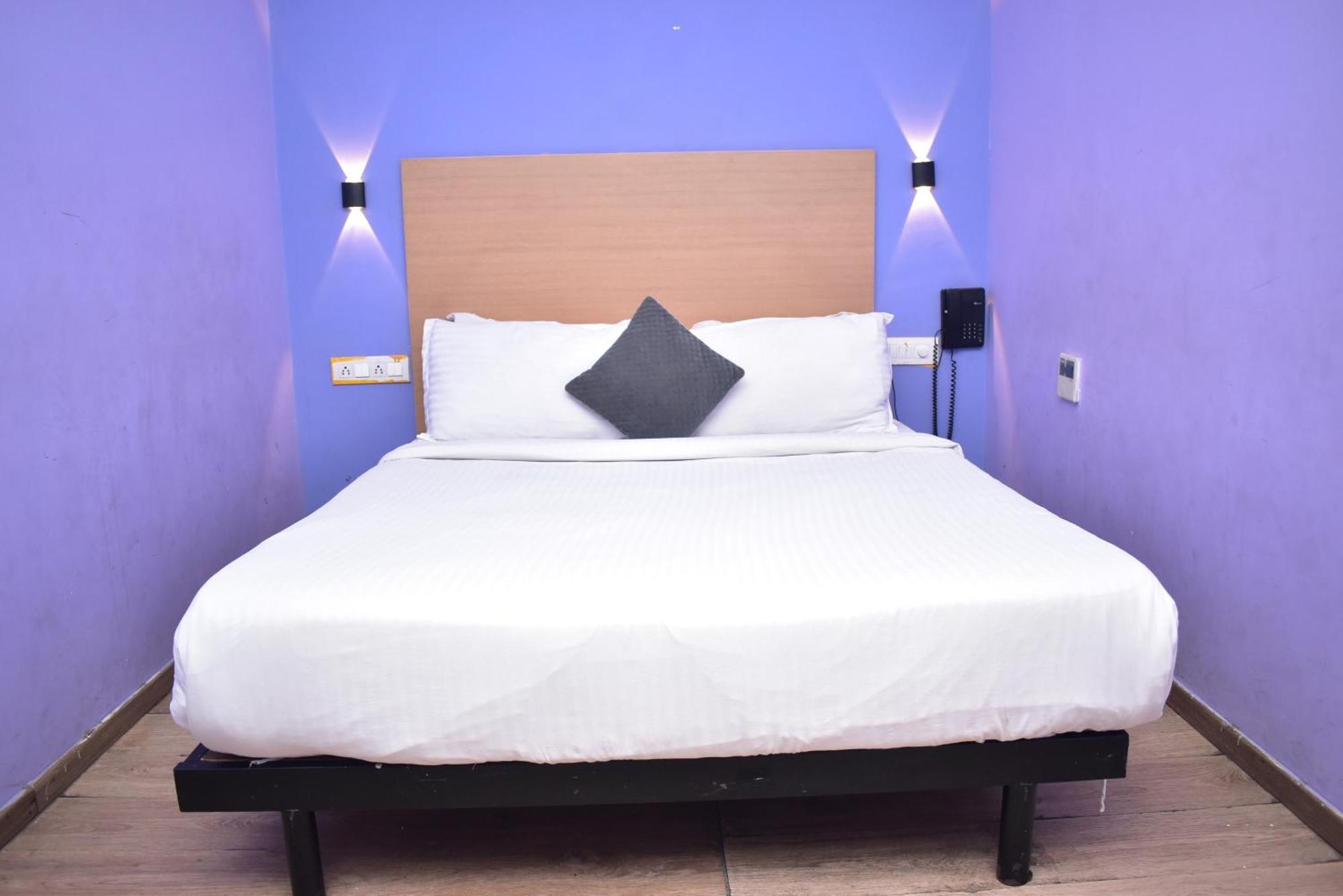 Hotel Golden Saffron By Qotel-Punjabi Bagh Nuova Delhi Esterno foto