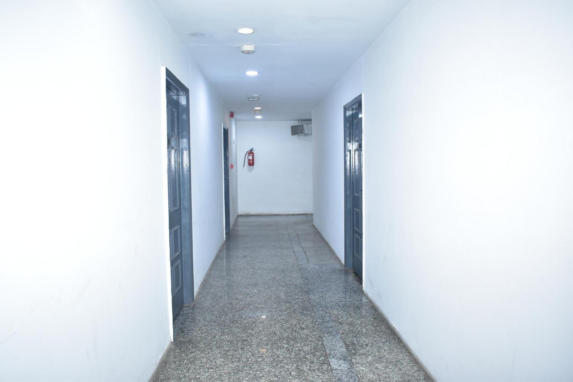 Hotel Golden Saffron By Qotel-Punjabi Bagh Nuova Delhi Esterno foto
