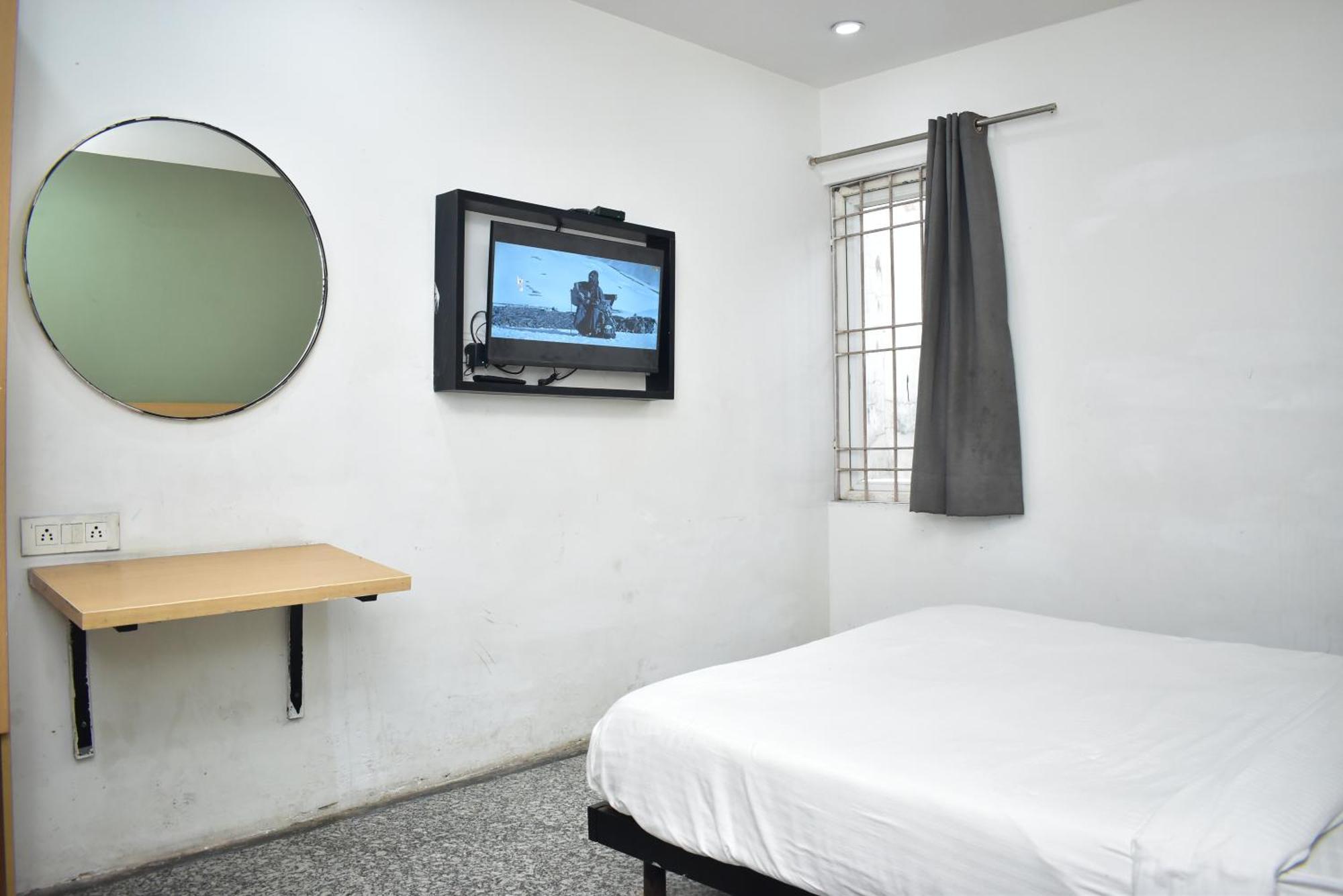 Hotel Golden Saffron By Qotel-Punjabi Bagh Nuova Delhi Esterno foto